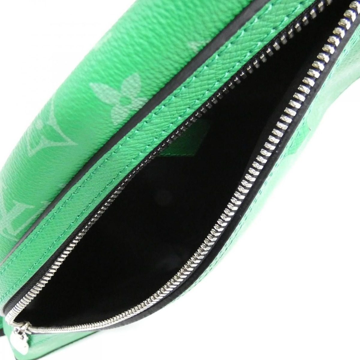 Louis Vuitton Taiga Rama Duo Ring Back Bag — view 6