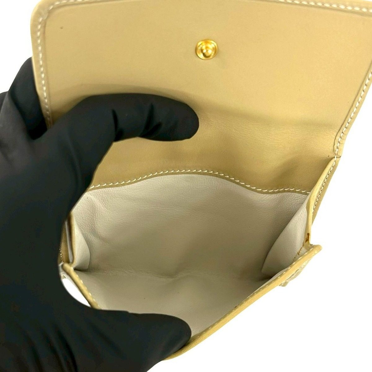 Gucci Vintage GG Logo Leather Bifold Wallet Beige — view 10