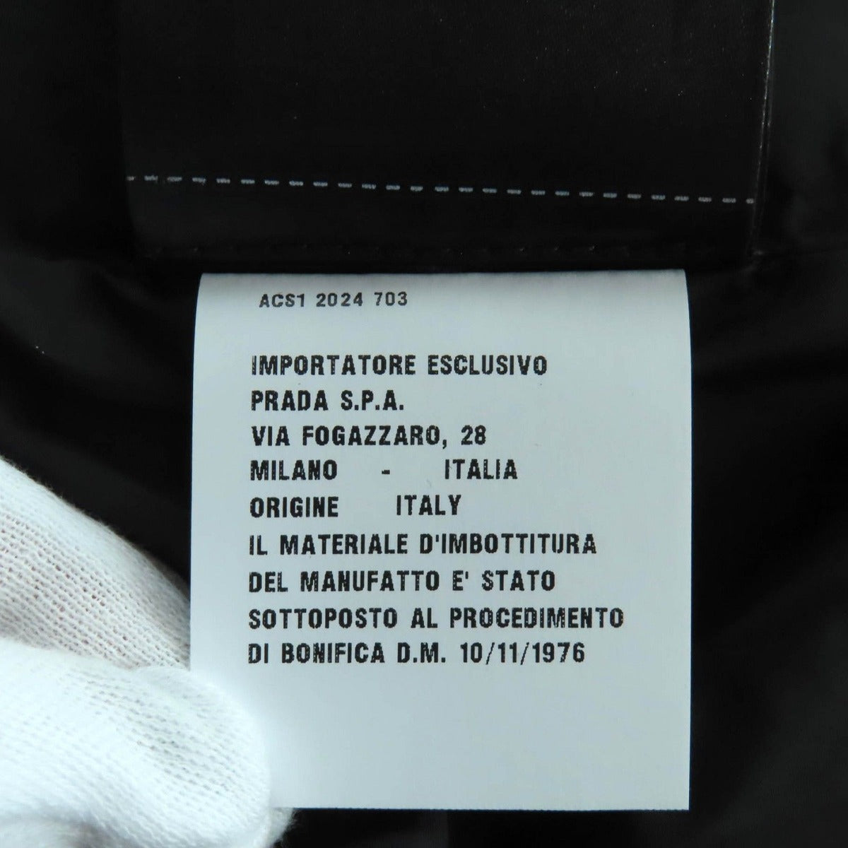 Prada 24 AW 29 S131 100% Virgin Wool Triangle Logo Plate Leather Belt Down Vest — view 15