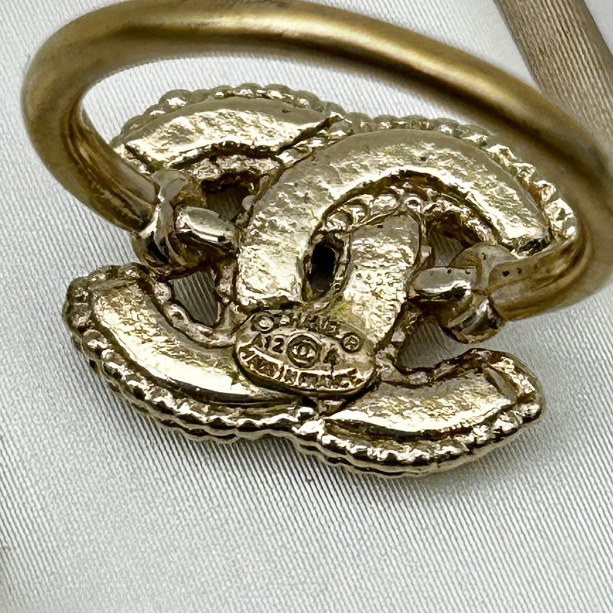 Chanel Light Togo CC Logo Pearl Decorative Ring — view 11