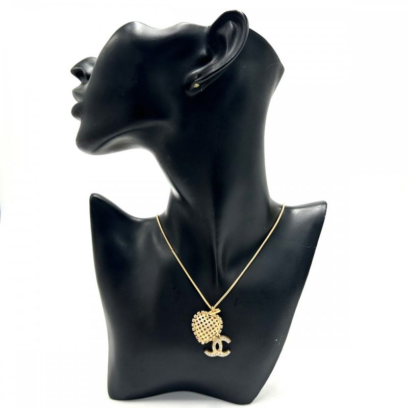 Chanel Necklace Ladies Long Necklace Pendant Coco Mark Heart Accessory Vintage