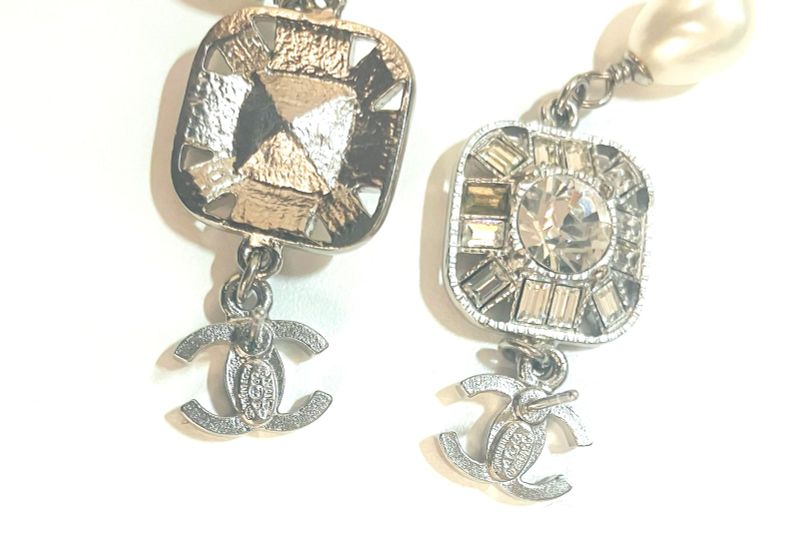 Chanel COCO Mark Bijoux Pearl Earrings : Y3183