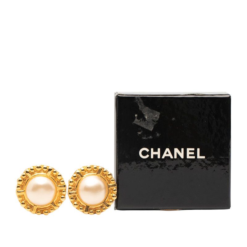 Chanel Vintage Round Gold Plated Faux Pearl Ladies Chanel