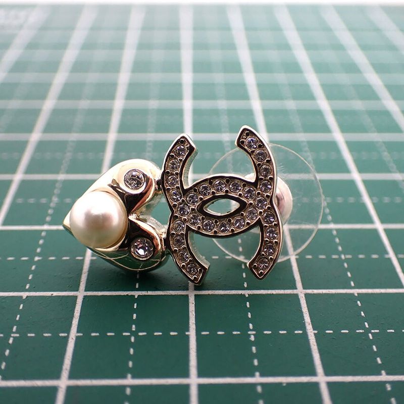 Chanel Coco Mark Faux Pearl Rhinestone Earrings One Side//j39-1