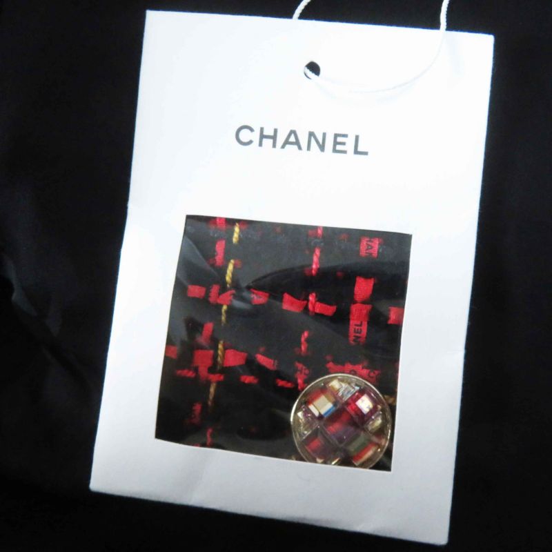 CHANEL 22A P73176 Coco Mark Bijoux Button Ribbon Tweed Collarless Jacket Black