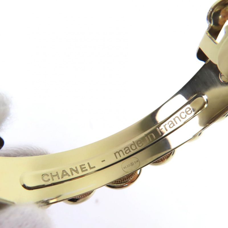 CHANEL I22S Faux Pearl Hair Accessory Barrette With Coco Mark Stone Gold
