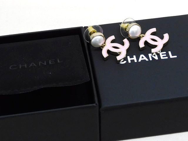 Item Chanel A25P Earrings - Coco Mark Faux Pearl Pink Color Ladies Chanel □7K