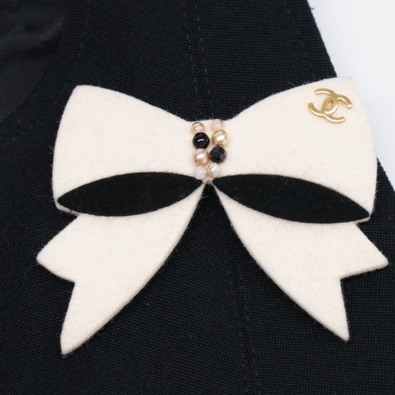 Chanel 02A P191712 Coco Mark Zip Sleeveless 38 With Ribbon Brooch