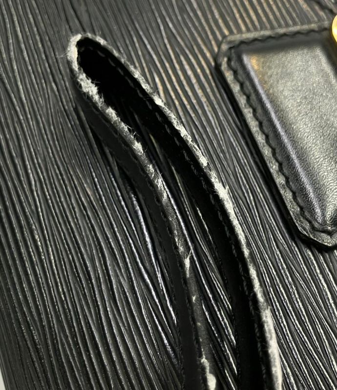 Epi Louis Vuitton Clutch Bag Second Bag Pochette Serie Dragonne M52612 Mens