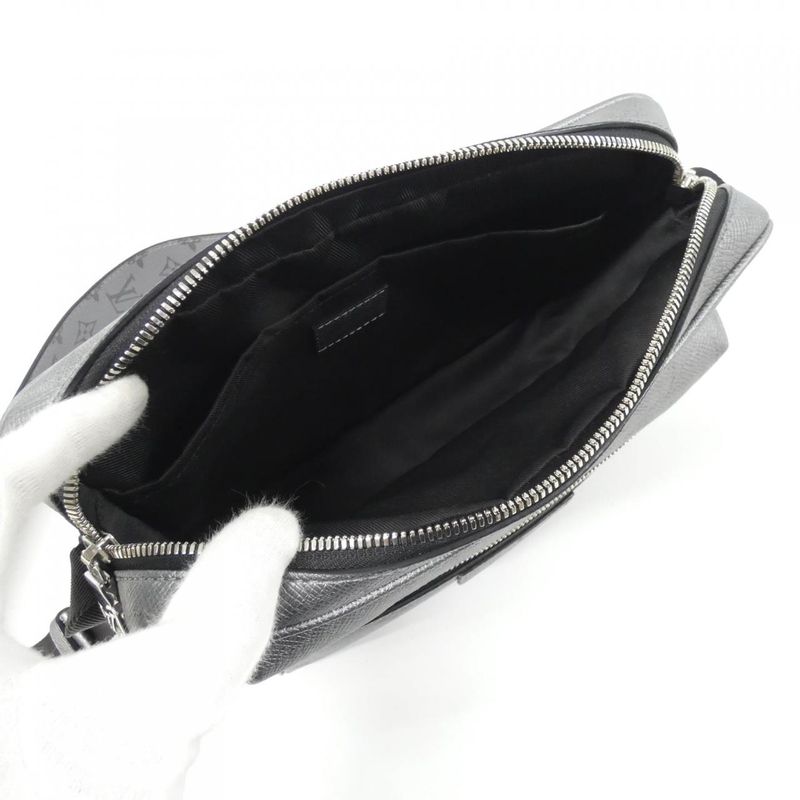 Louis Vuitton Taiga Llama Outdoor Messenger M30830 Shoulder Bag