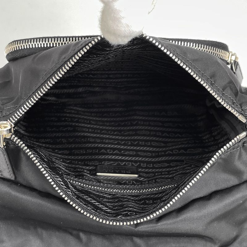 Prada Logo Plate Shoulder Bag Shoulder Crossbody Shoulder Bag Nylon Nero