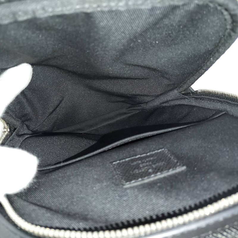 Louis Vuitton Taiga Ave News Ring Bag M30863