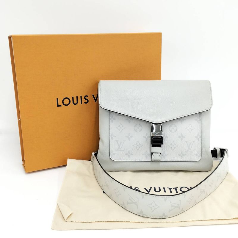 Louis Vuitton Flap Messenger Shoulder Bag Taiga Llama M30411