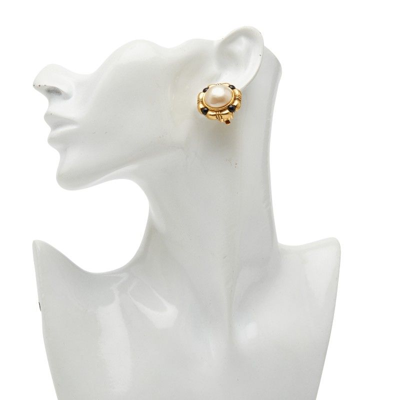 Chanel Vintage Pearl Gold Plated Ladies Chanel