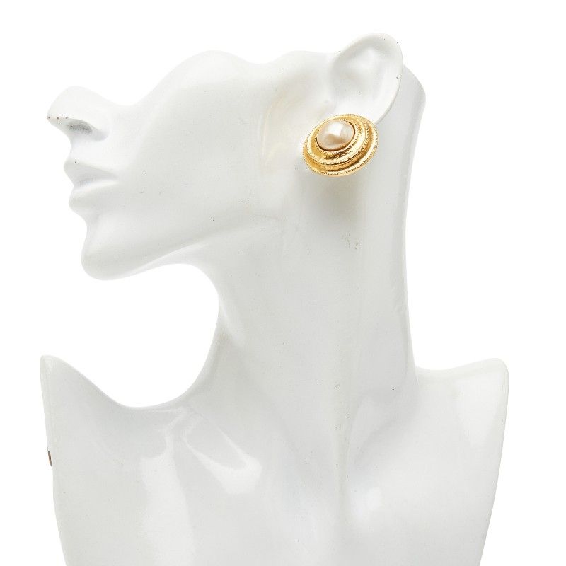 Chanel Vintage Pearl Gold Plated Ladies Chanel