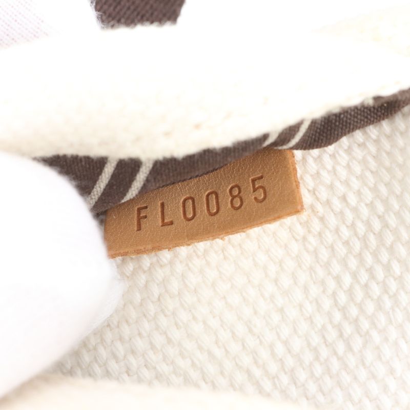 Polar Louis Vuitton Antigua Buzas PM Ecru M40042 Leather Shoulder Bag Crossbody