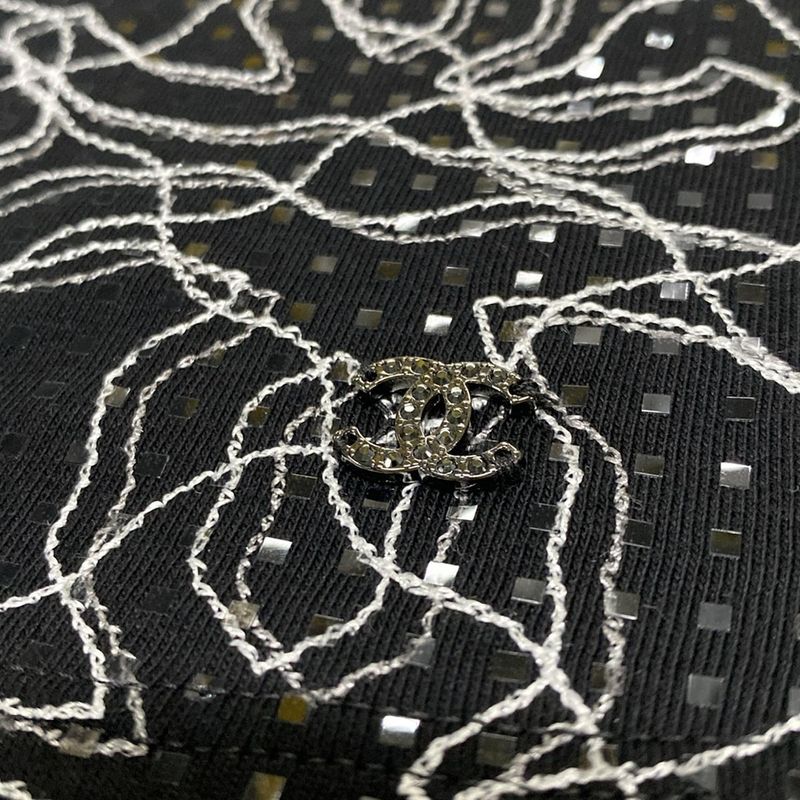 Chanel Short Sleeve Cut and Sewn Size M Women's - P78741 Black and White