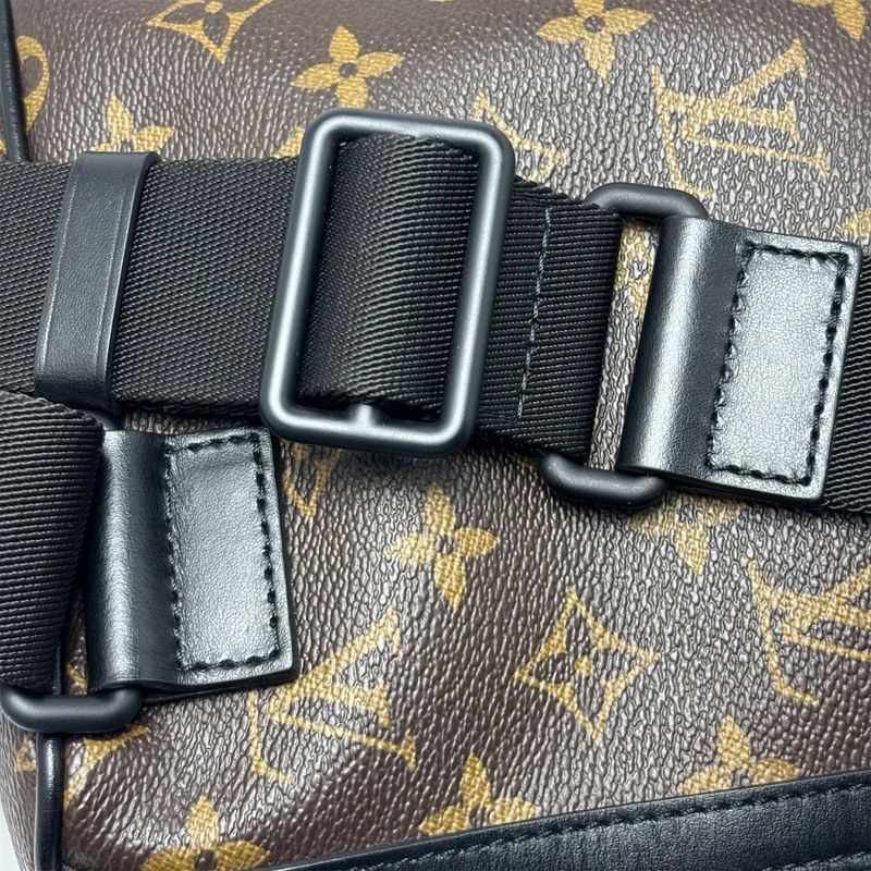 Louis Vuitton Shoulder Bag Monogram Chokes