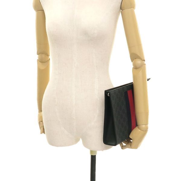 Gucci GG Supreme Clutch Bag