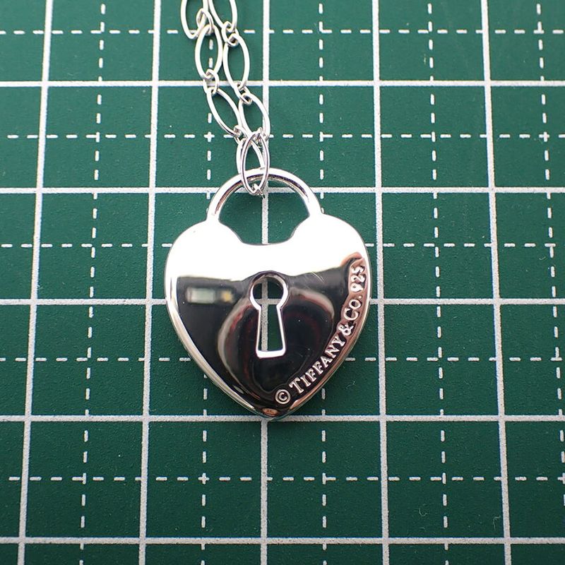 Tiffany & Co 925 Keyhole Heart Pendant Necklace j112-5