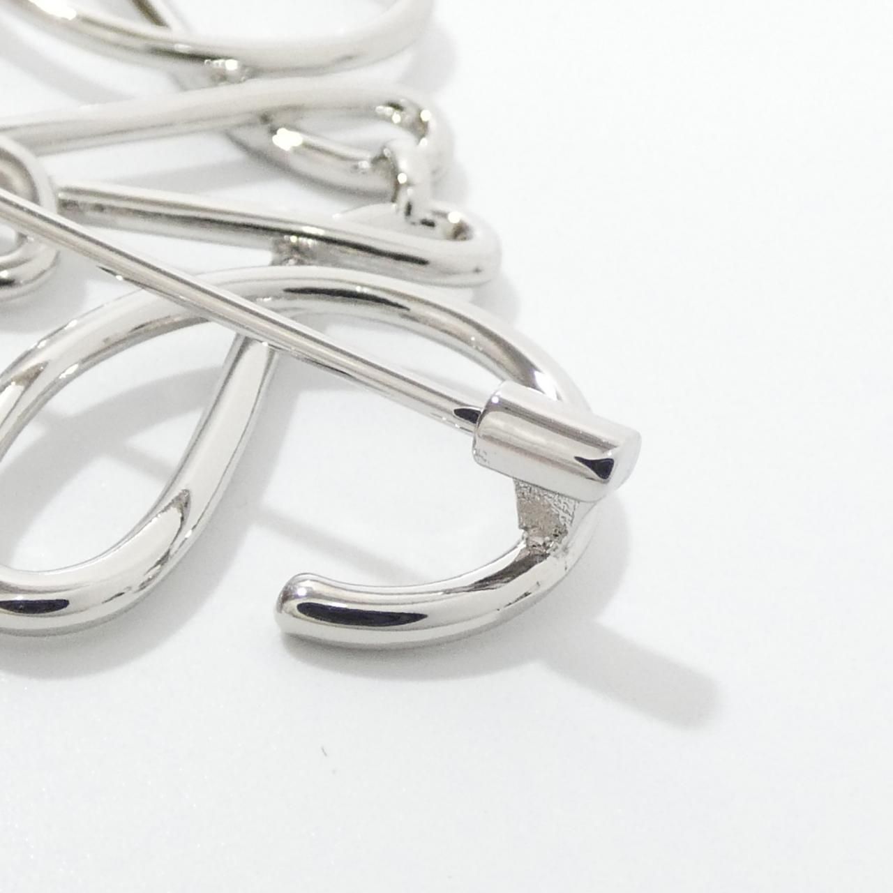 Loewe 111 25 020 Brooch