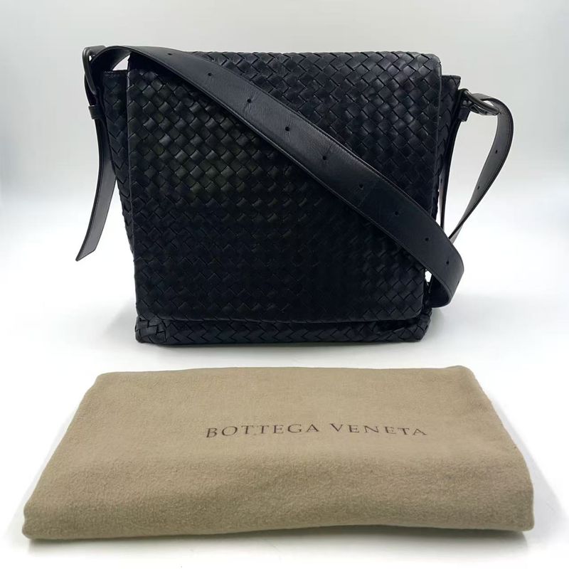 Bottega Veneta Intrecciato Leather Black Shoulder Bag Black