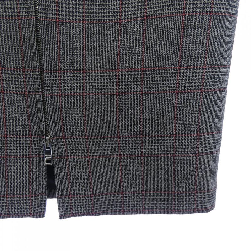 Prada Triangle Logo P189 ve S231 ljh Skirt