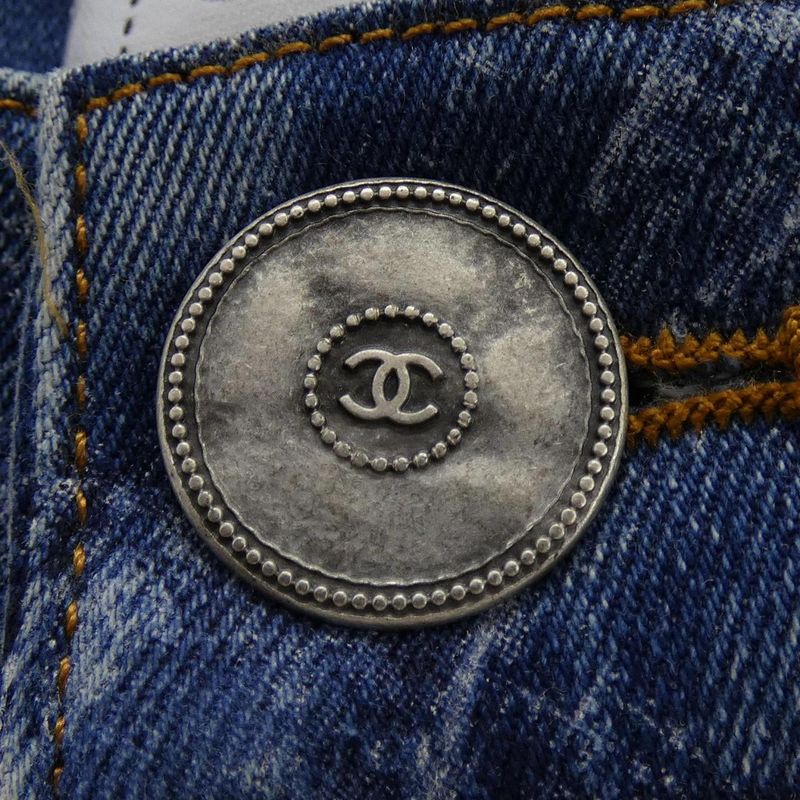 Chanel P62010v47631 19B Jeans