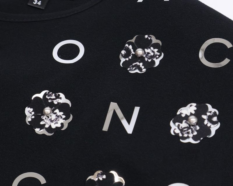 Chanel P70789v61962 Camellia & Icon Pearl Silk T-shirt Cut And Sewn 34