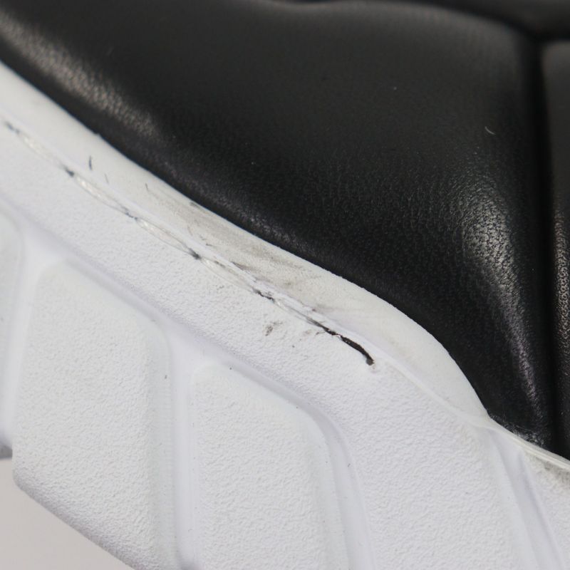 Prada 2ee386 Fly Block Padded Nappa Leather Triangle Logo Triangle Plate Low