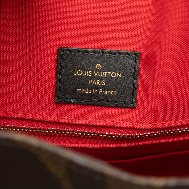 Louis Vuitton Monogram Giant Reverse on the Go MM Shoulder Bag