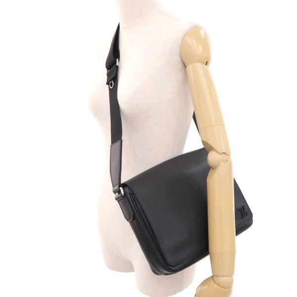 Louis Vuitton Taiga District PM