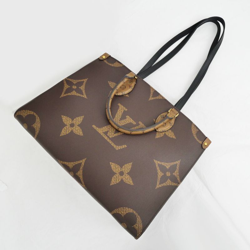 Louis Vuitton Monogram Giant on the Go MM Tote