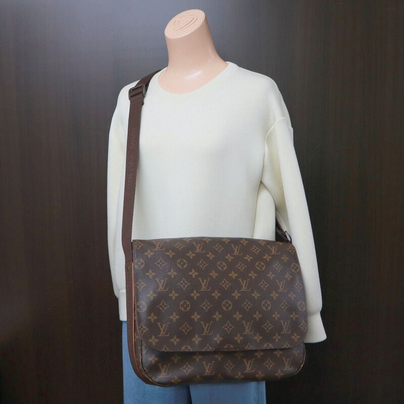 Louis Vuitton Messenger MM Bob le Shoulder Bag Monogram Brown