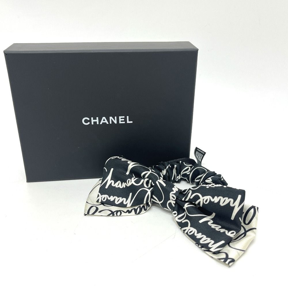 Chanel Scrunchie All Over Pattern Bicolor Ribbon Silk Black — view 5