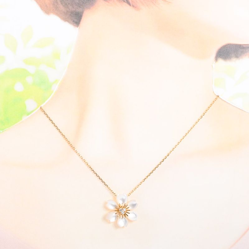Van Cleef & Arpels Necklace Rose de Noel