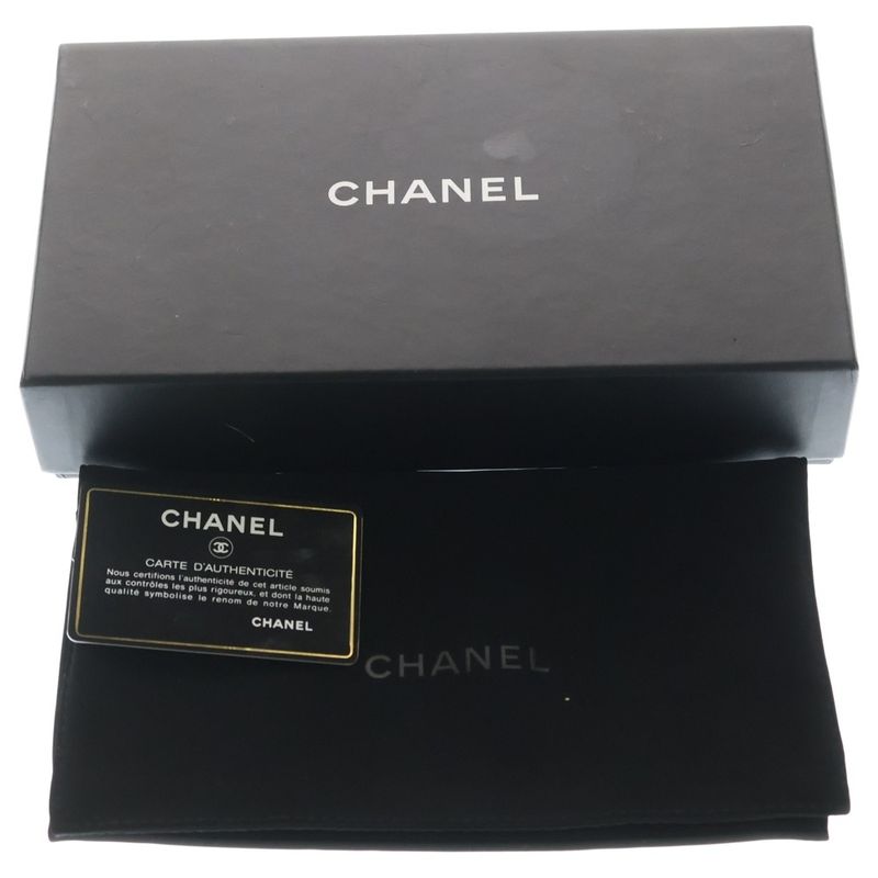 Chanel 19 CC Logo Lambskin Mini Chain Wallet Leather Shoulder Bag White