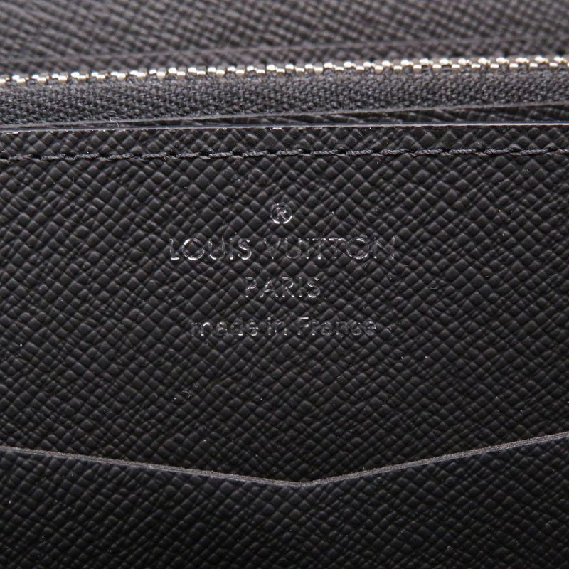 Louis Vuitton Zippy XL Taiga Black Wallet