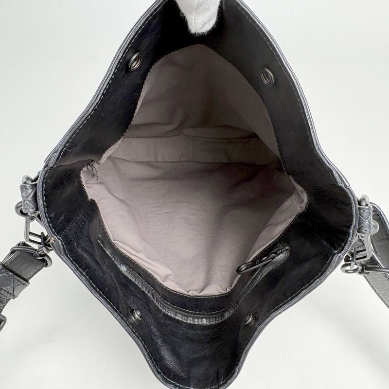 Bottega Veneta Intrecciato Scorpito Shoulder Bag Leather Black