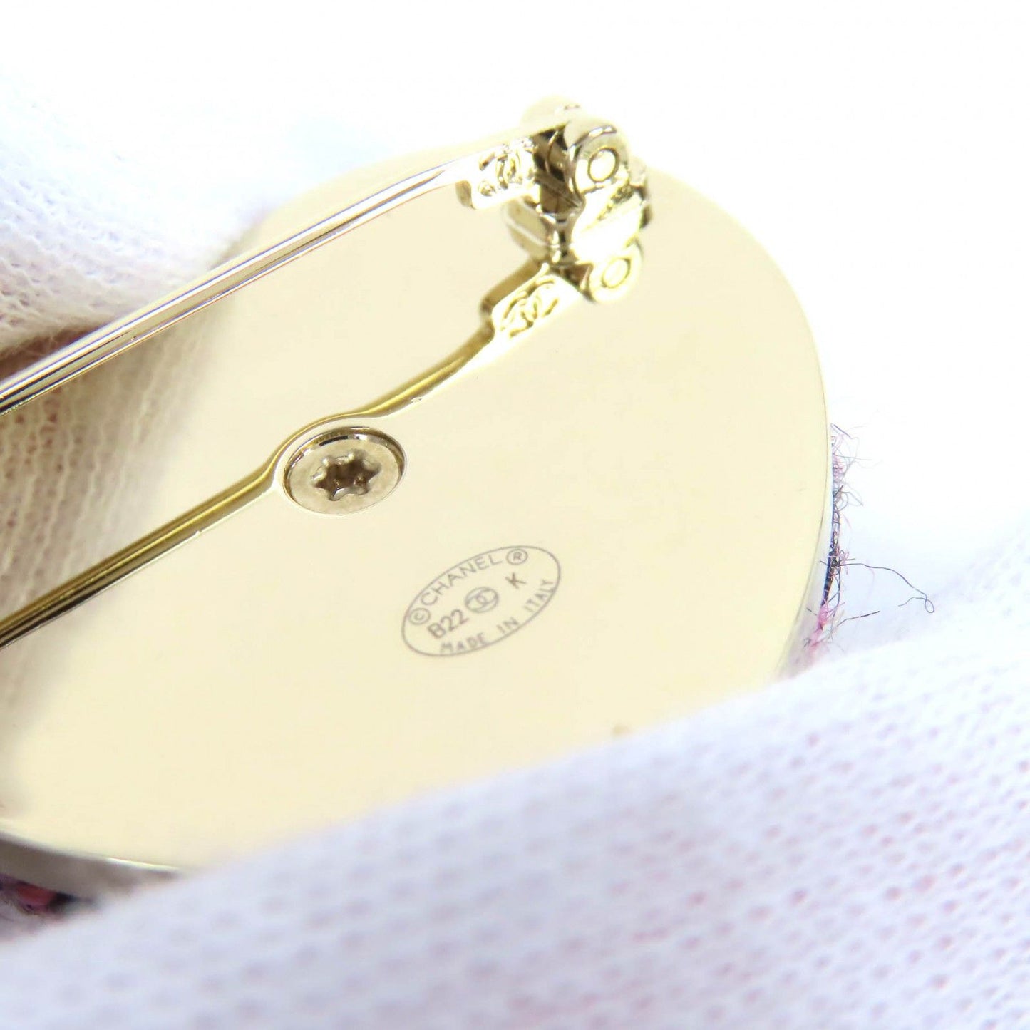 Chanel CC Logo Heart Brooch