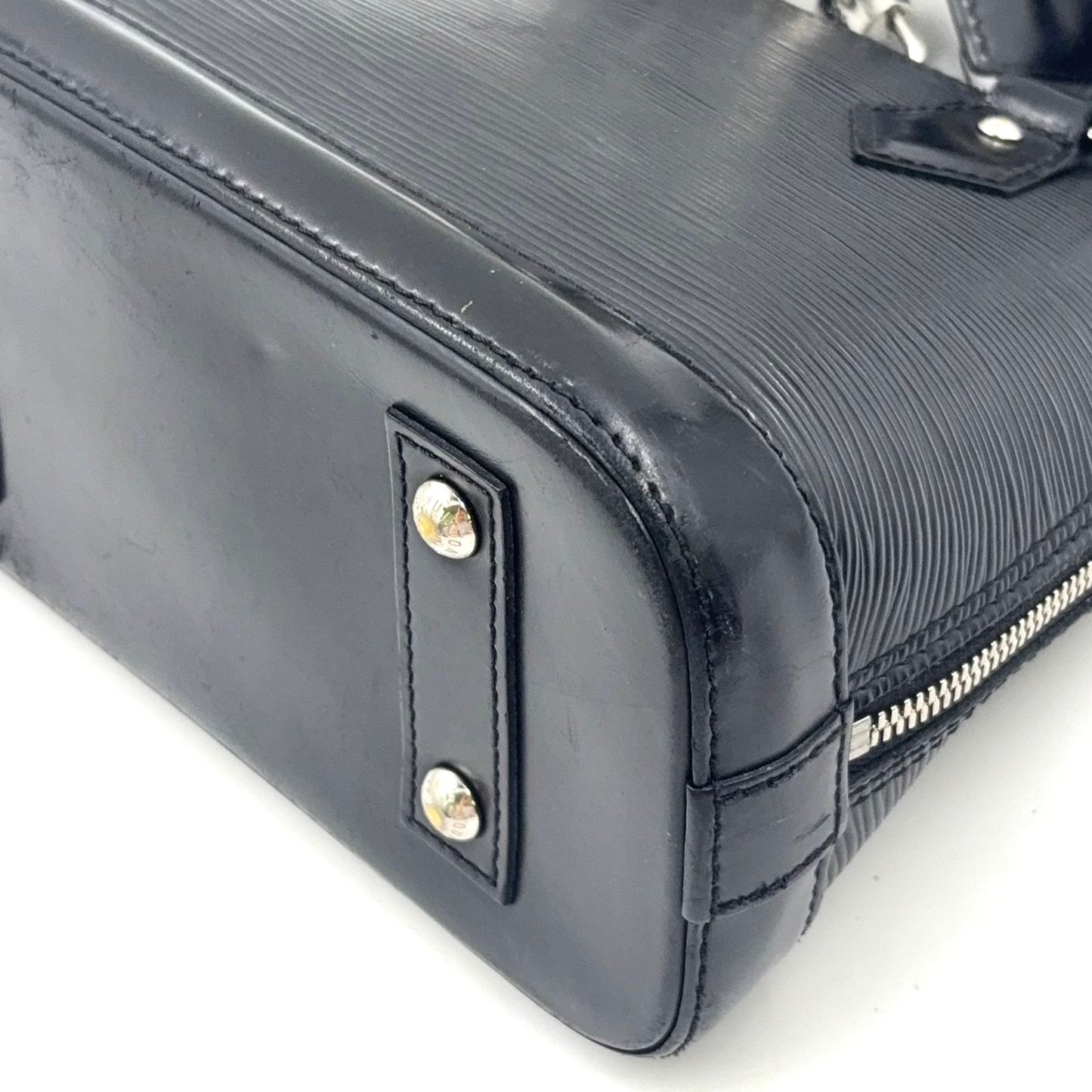 Louis Vuitton Alma BB Epi Unknown Leather Black Shoulder Bag Gold — view 9