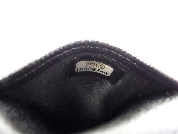 Chanel iPod Case CC Logo Black Caviar Leather Silver — view 5