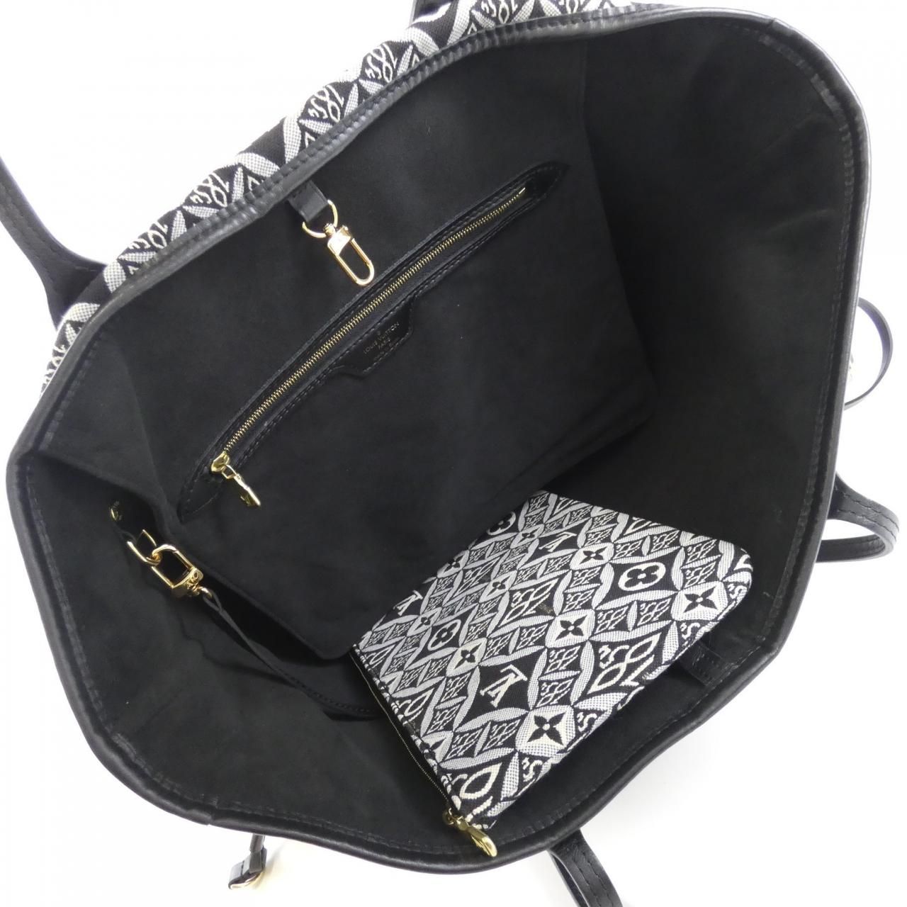 Louis Vuitton Neverfull MM Bag — view 6