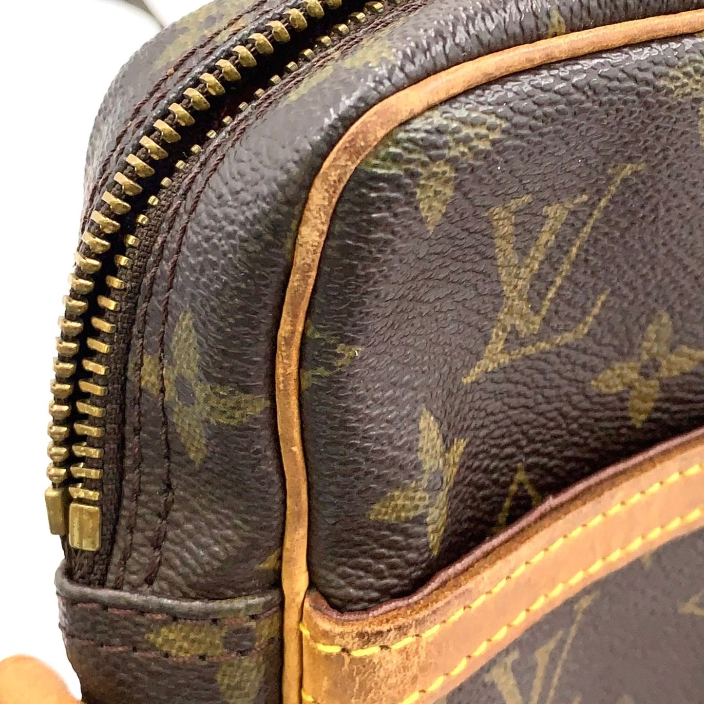 Louis Vuitton Danube Monogram Leather Brown Shoulder Bag Gold — view 9