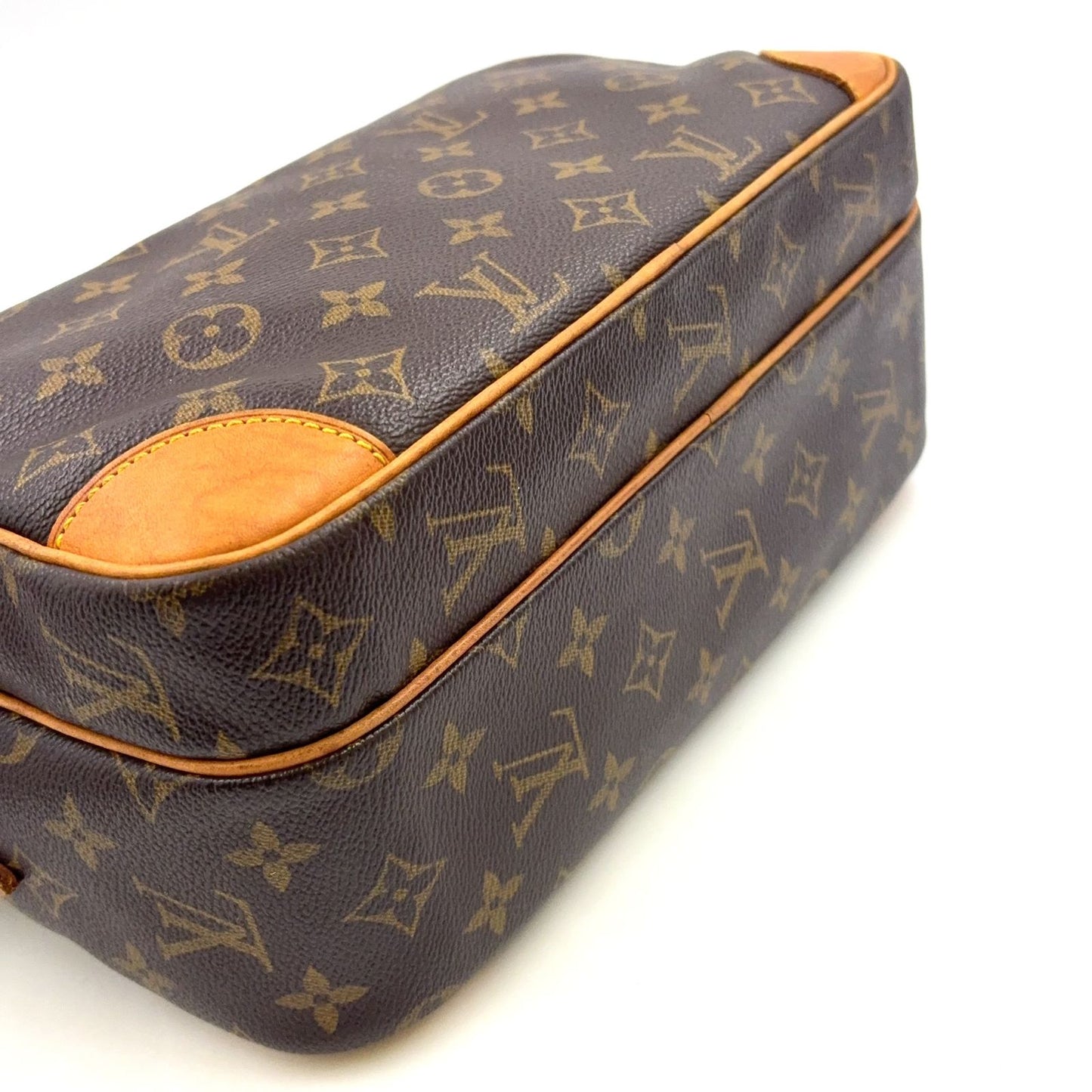 Louis Vuitton Nile Monogram Leather Brown Light Shoulder Bag Gold — view 9