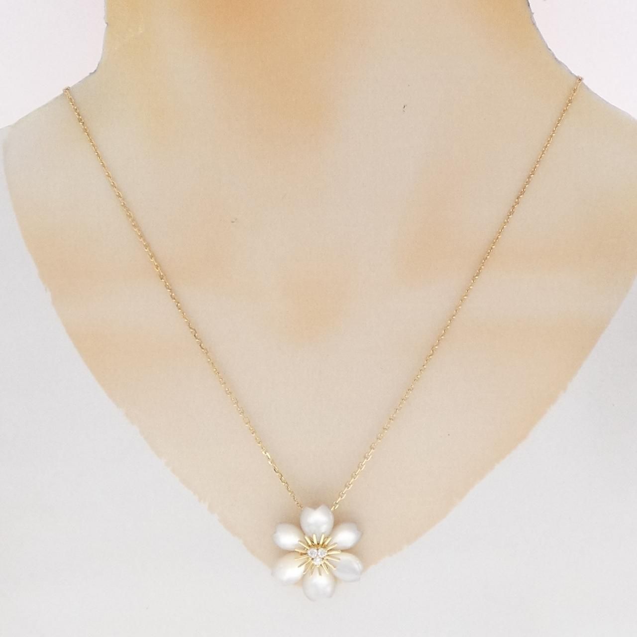 Van Cleef & Arpels Rose de Noel Mini Necklace — view 6