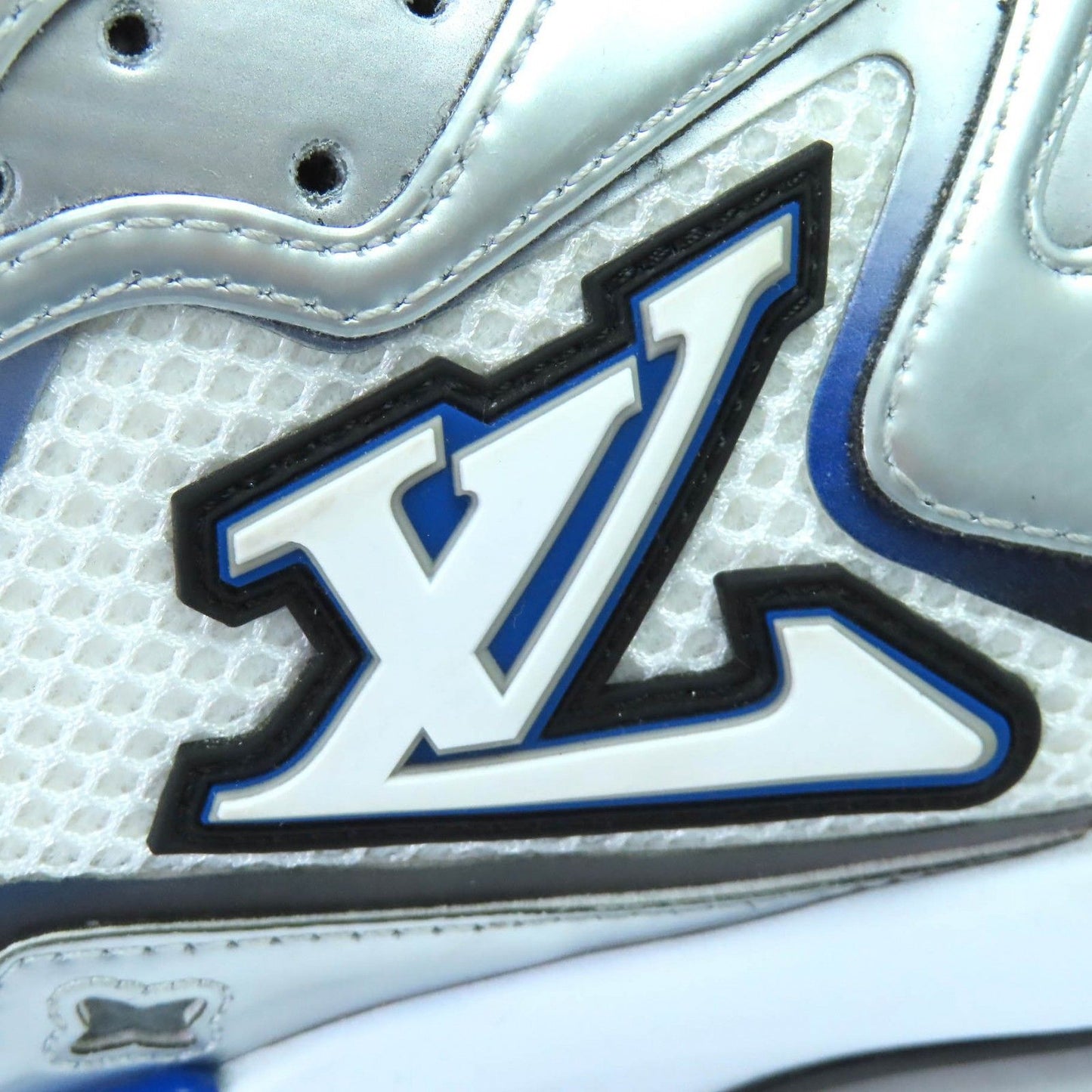 Louis Vuitton LV Runner Tatic Line Logo Flower Monogram Sporty Sneakers White — view 9