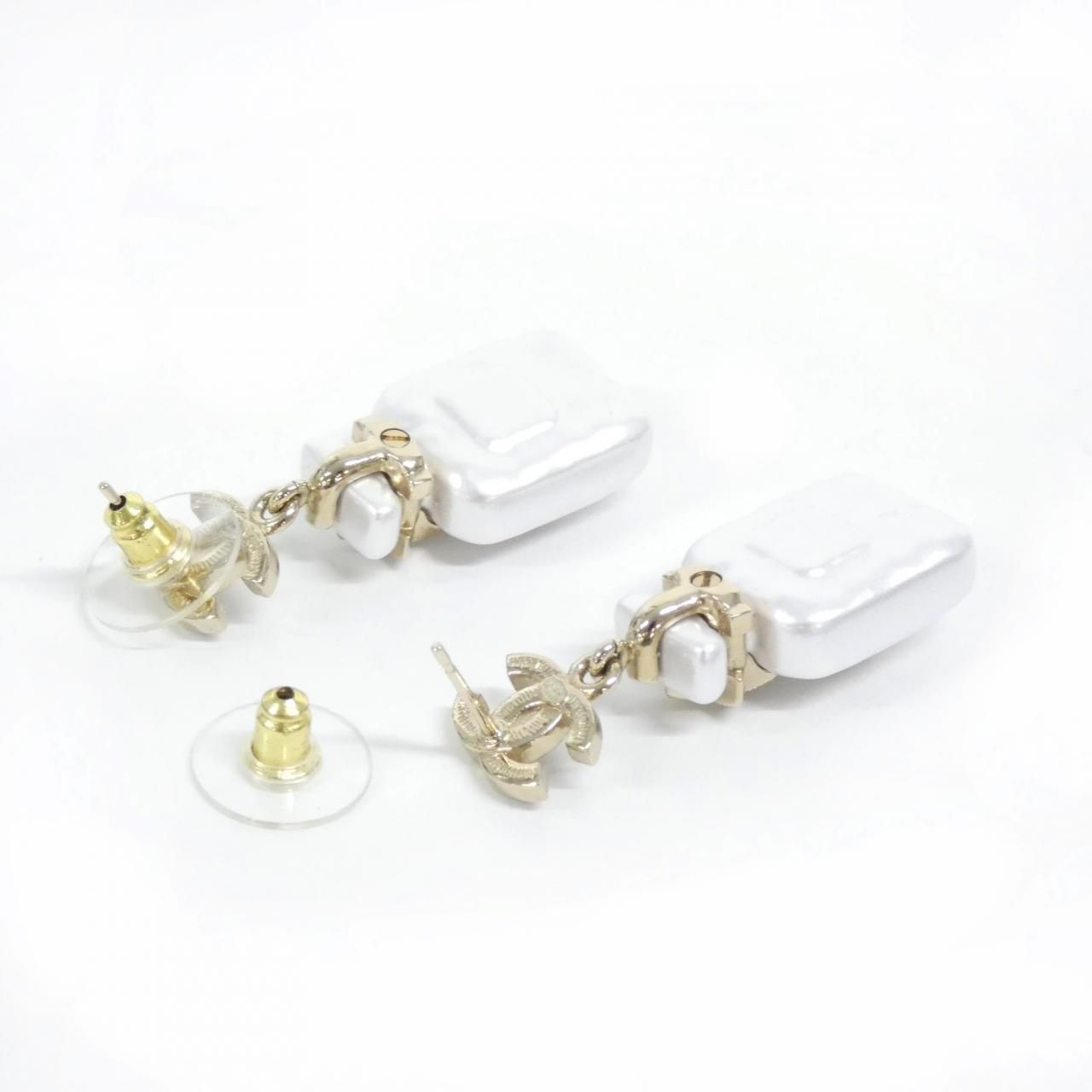 Chanel Earrings Gold — view 3