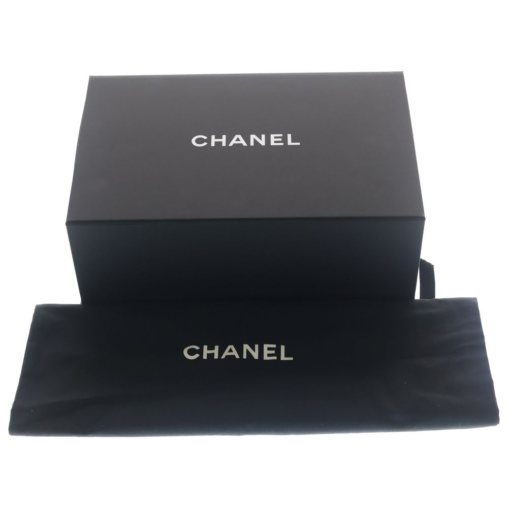 Chanel Tweed Quilted 2-Way Shoulder Bag with Ribbon White Black Gold — view 6