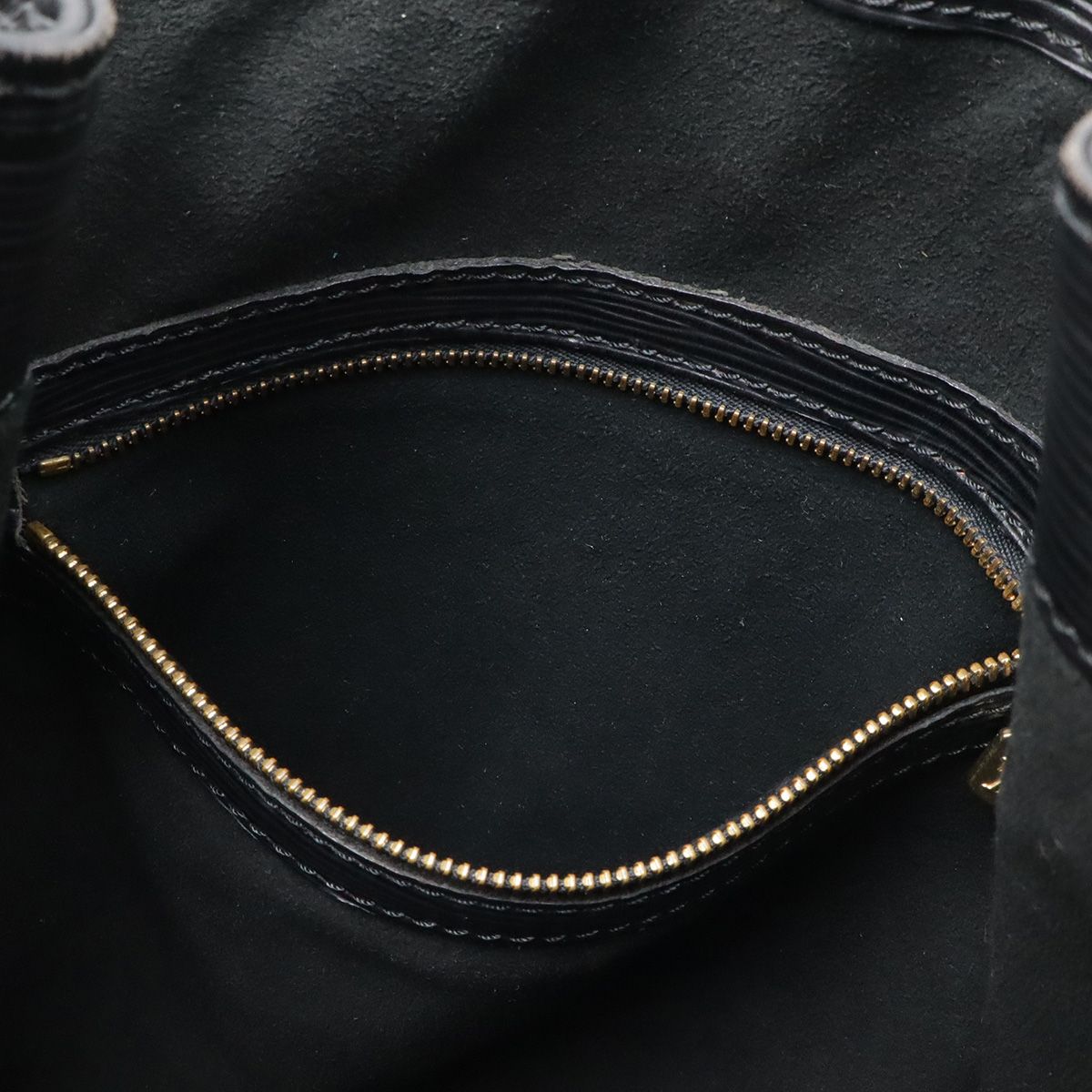 Louis Vuitton Epi Noe Shoulder Bag Drawstring Noir Black Gold — view 8